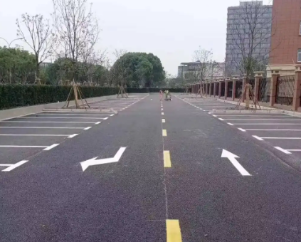 蘇州學(xué)校道路劃線專業(yè)施工，打造安全校園交通